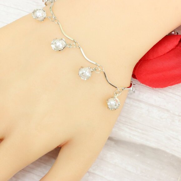 "Trendy Handmade Bracelet – A Thoughtful Gift for Girls & Women | UNVRC1023 - Picture 1 of 10